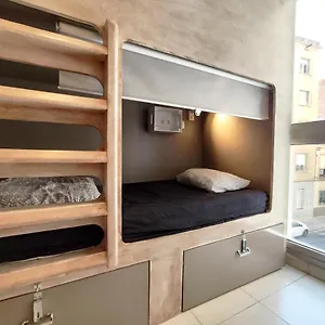 Onefam Sants Хостел
